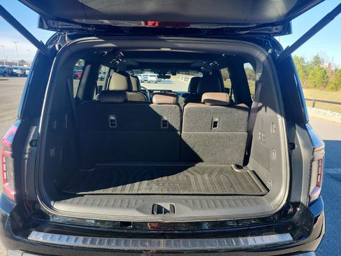 Used 2025 Nissan Armada Platinum image 8