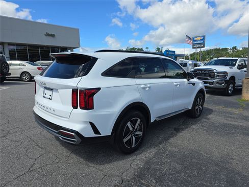 Used 2022 Kia Sorento EX w/ Panoramic Sunroof Package FWD image 3
