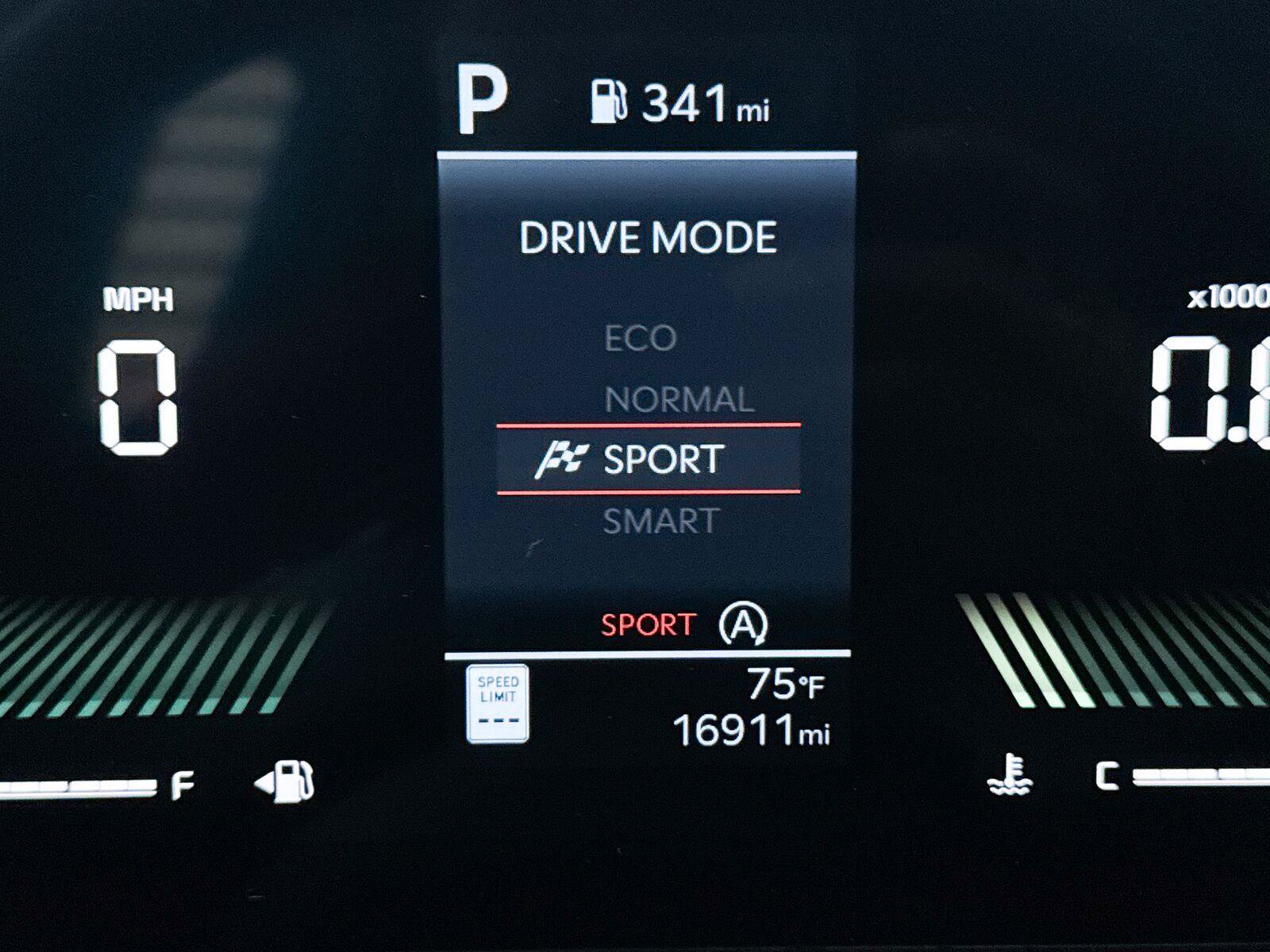 Used 2025 Kia Sorento LX FWD image 9