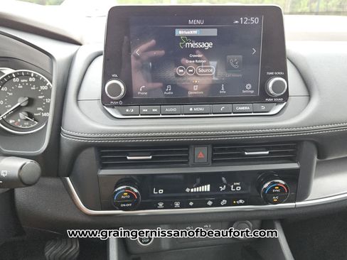 Used 2023 Nissan Rogue SV FWD image 8