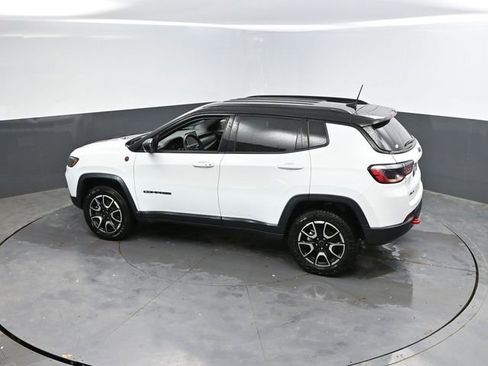 Used 2025 Jeep Compass Trailhawk AWD/4WD image 40