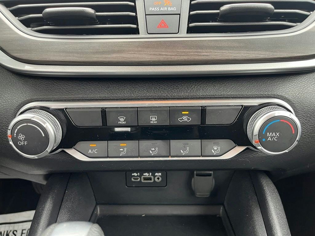 Used 2025 Nissan Altima 2.5 SV FWD image 15