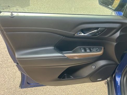 Certified 2023 GMC Acadia SLE w/ Driver Convenience Package image 21