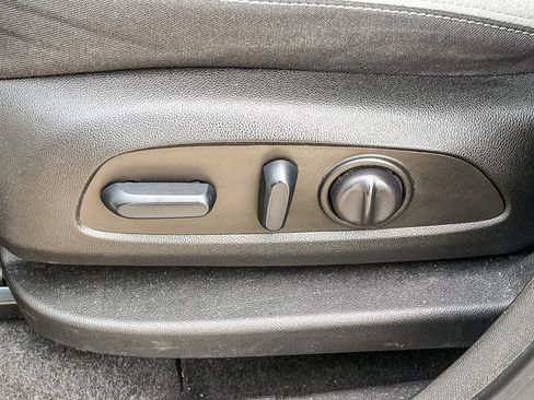 Used 2022 Chevrolet Equinox LS w/ LS Convenience Package FWD image 45