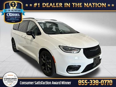 Used 2025 Chrysler Pacifica Limited