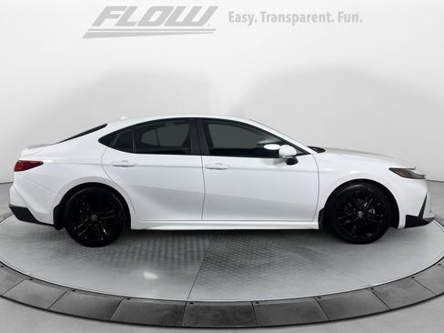 Certified 2025 Toyota Camry SE image 9