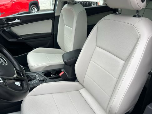 Used 2018 Volkswagen Tiguan SEL AWD/4WD image 13