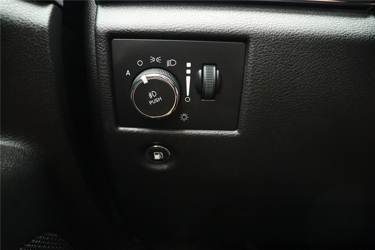 Used 2017 Jeep Grand Cherokee Overland RWD image 28