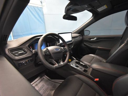 Used 2025 Ford Escape ST-Line Select w/ Tech Pack #1 AWD/4WD image 2