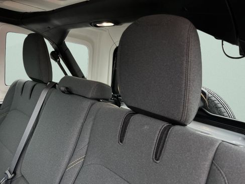 Used 2025 Jeep Wrangler Sahara image 25