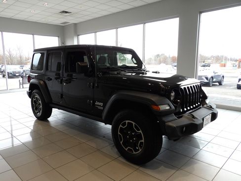 Used 2018 Jeep Wrangler Unlimited Sport S image 3