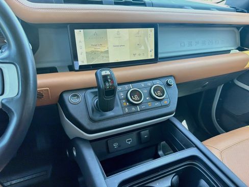 Used 2023 Land Rover Defender 110 SE AWD/4WD image 28