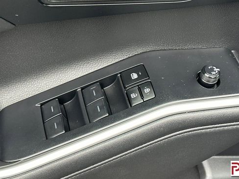 Used 2024 Toyota Highlander XLE image 13