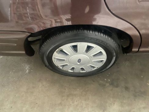 Used 2010 Ford Crown Victoria Police Interceptor image 15