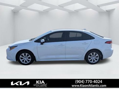 Used 2025 Toyota Corolla LE image 6