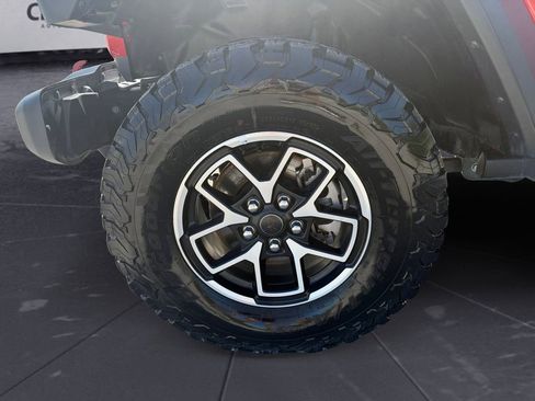 Used 2025 Jeep Wrangler Unlimited Rubicon AWD/4WD image 14