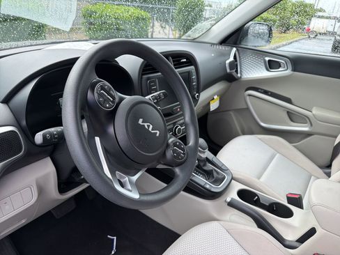 Used 2025 Kia Soul LX w/ LX Technology Package image 22