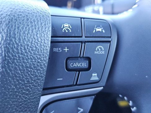 Used 2025 Toyota Camry SE AWD/4WD image 13