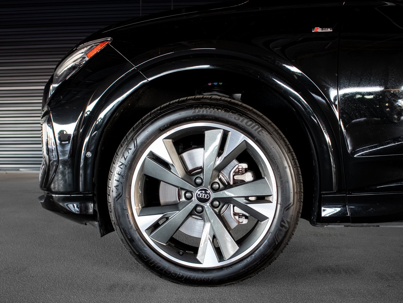 Used 2023 Audi Q4 e-tron Prestige w/ Black Optic Package AWD/4WD image 4