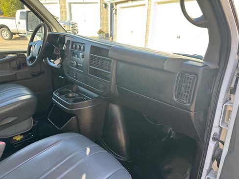 Used 2011 Chevrolet Express 3500 image 17