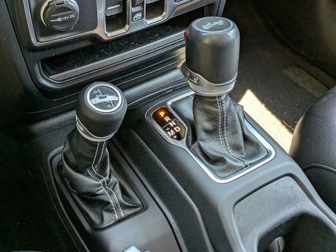 Certified 2021 Jeep Wrangler Unlimited Sahara w/ Cold Weather Group AWD/4WD image 16