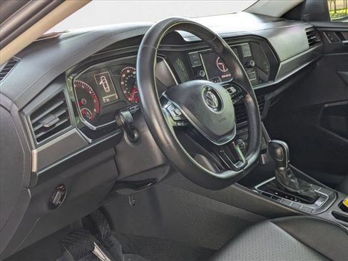 Used 2019 Volkswagen Jetta SE w/ Cold Weather Package image 11