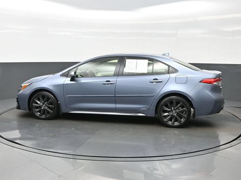 Used 2025 Toyota Corolla SE w/ SE Premium Package AWD/4WD image 3