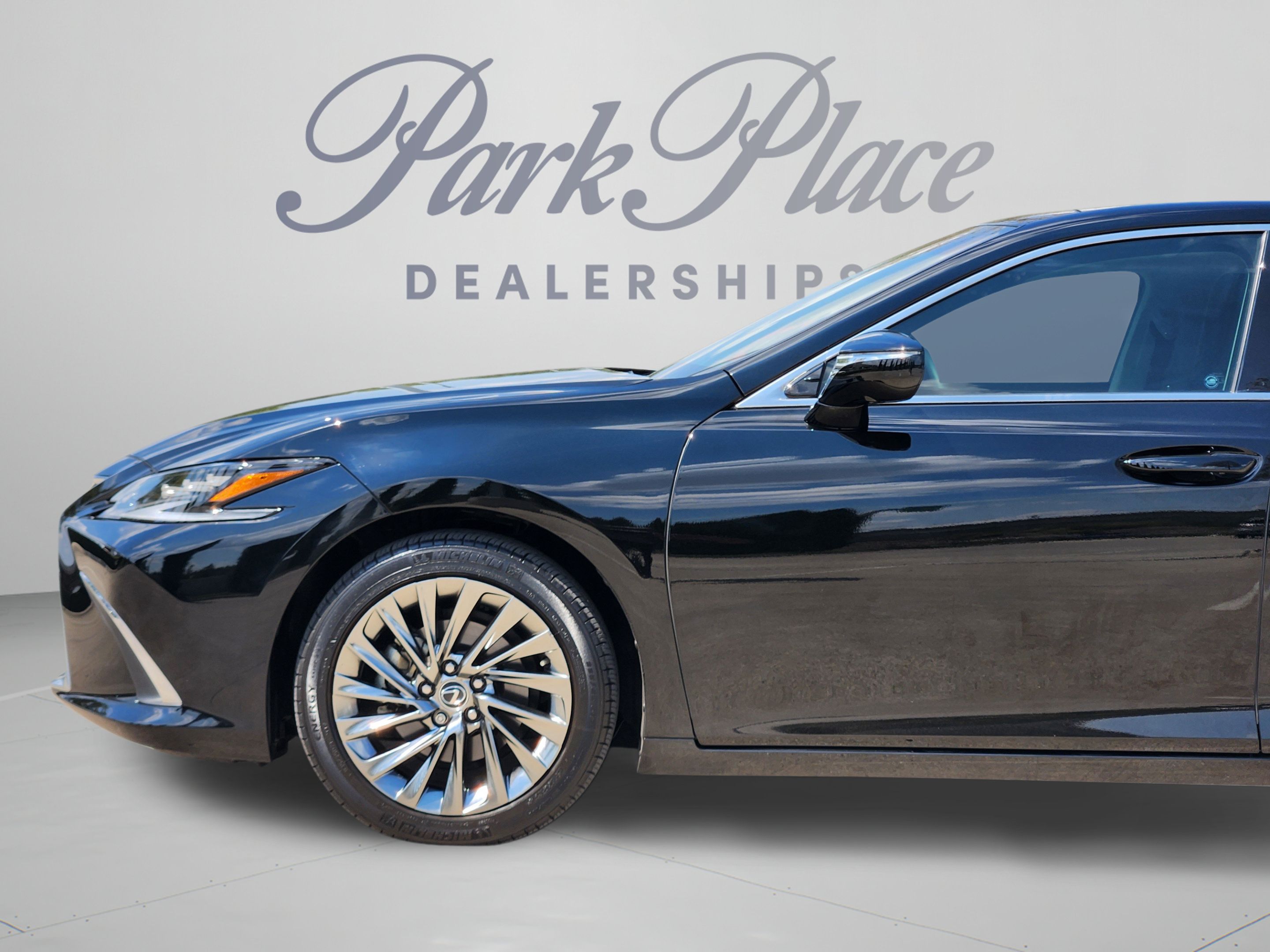 Used 2024 Lexus ES 350 Ultra Luxury w/ Accessory Package (Z2) FWD image 29