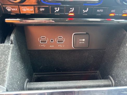 Used 2023 Jeep Grand Cherokee Laredo AWD/4WD image 19