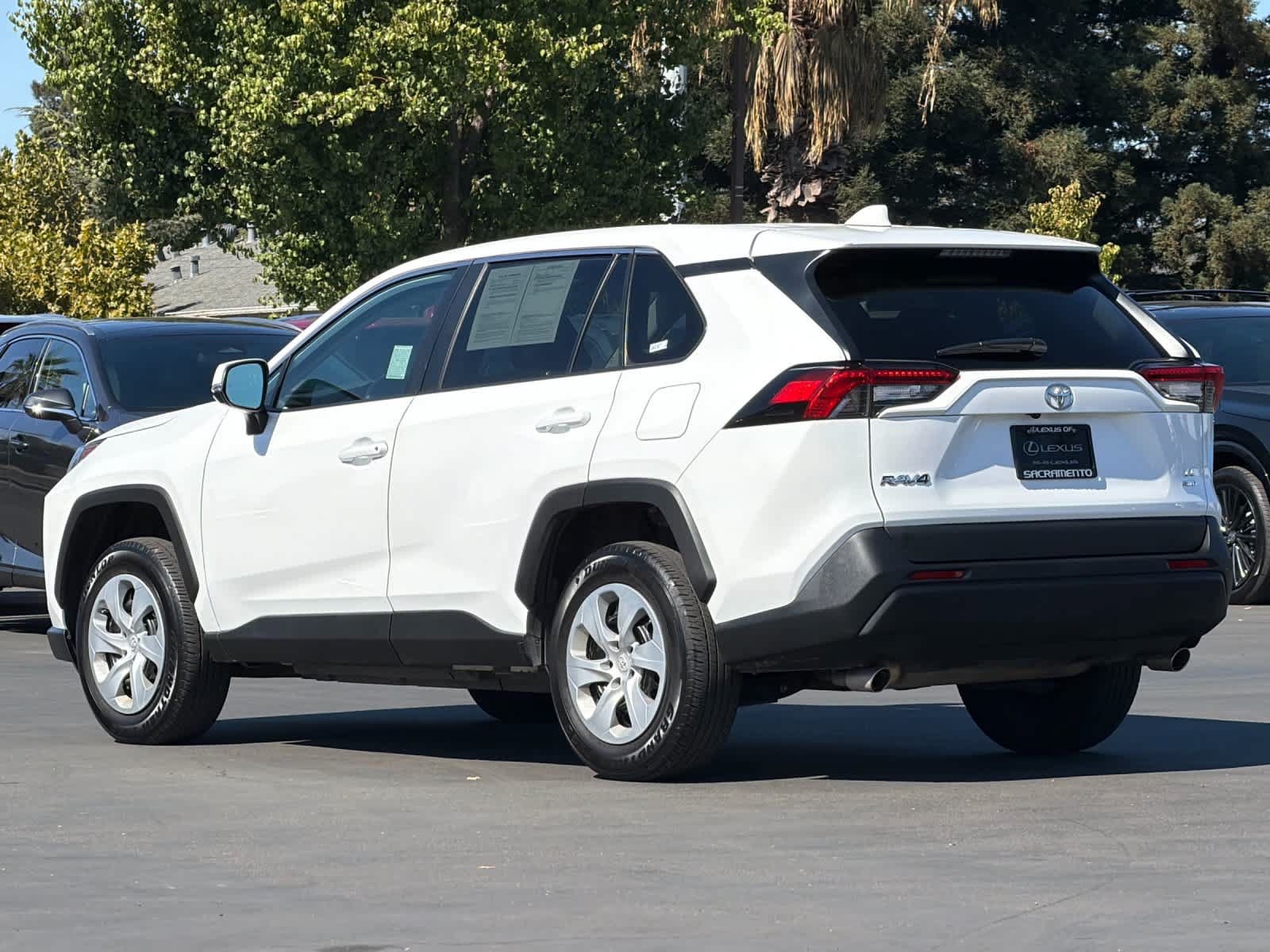 Used 2024 Toyota RAV4 LE AWD/4WD image 7