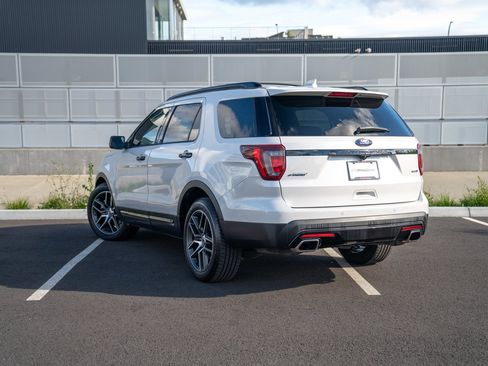 Used 2016 Ford Explorer Sport w/ Equipment Group 401A AWD/4WD image 3