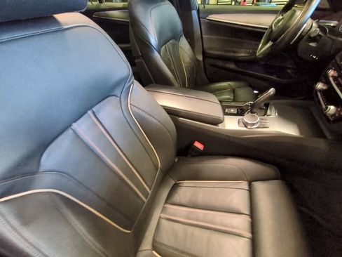 Used 2019 BMW M550i xDrive image 23