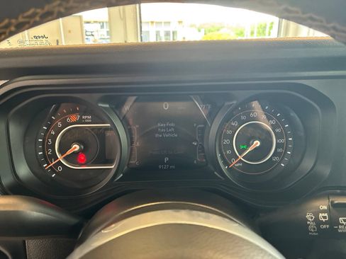 Used 2024 Jeep Wrangler Unlimited Sahara AWD/4WD image 21
