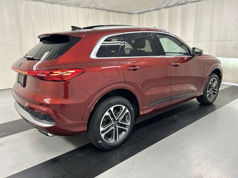 Used 2025 Audi Q5 Premium Plus w/ Premium Plus AWD/4WD image 3
