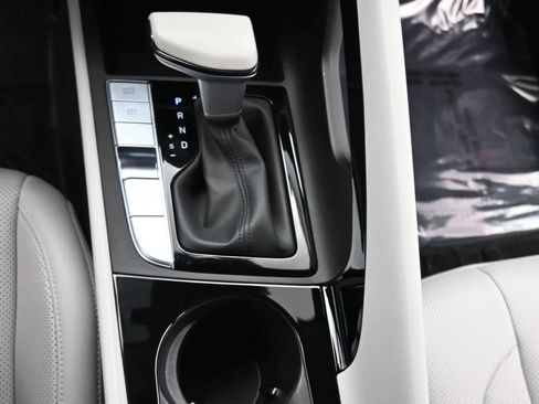 Certified 2025 Hyundai Elantra Limited image 20