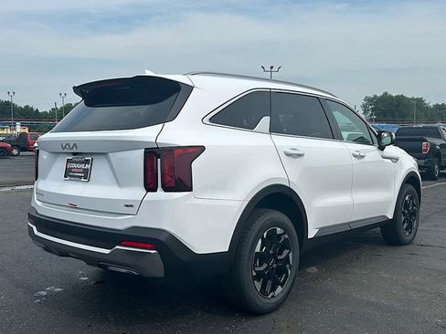 New 2025 Kia Sorento S image 7