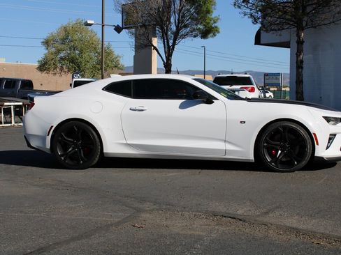 Used 2018 Chevrolet Camaro SS RWD image 9