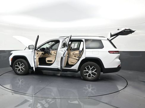 Used 2023 Jeep Grand Cherokee L Limited AWD/4WD image 30