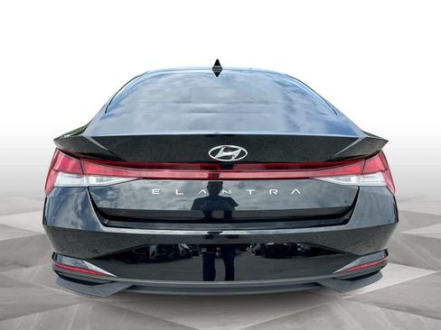 Used 2023 Hyundai Elantra SE FWD image 7