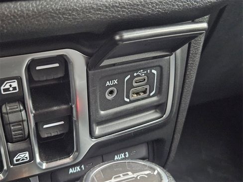 Certified 2024 Jeep Gladiator Sport image 32