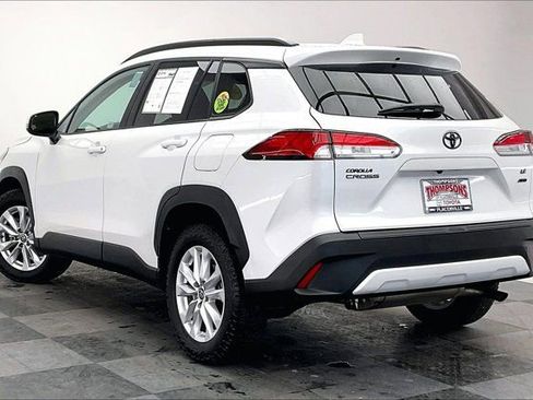 Used 2024 Toyota Corolla Cross LE w/ Moonroof Package image 10