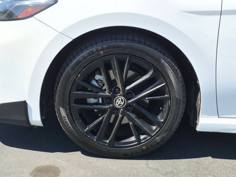 Used 2025 Toyota Camry SE FWD image 11