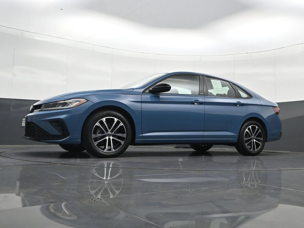 Used 2025 Volkswagen Jetta Sport FWD image 30