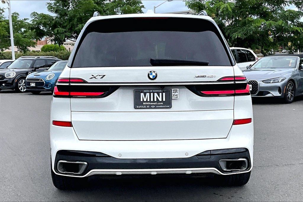 Used 2023 BMW X7 xDrive40i w/ M Sport Package AWD/4WD image 4