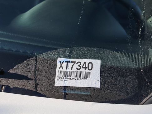 Used 2023 Jeep Cherokee Altitude Lux AWD/4WD image 30