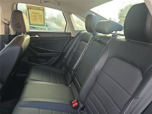 Used 2023 Volkswagen Jetta SE w/ Panoramic Sunroof Package FWD image 12