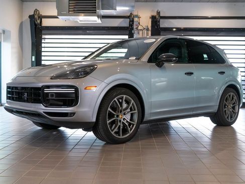 Certified 2022 Porsche Cayenne Turbo AWD/4WD image 1