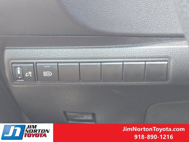 Used 2025 Toyota Corolla LE FWD image 22