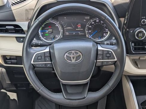 Used 2023 Toyota Highlander XLE FWD image 21