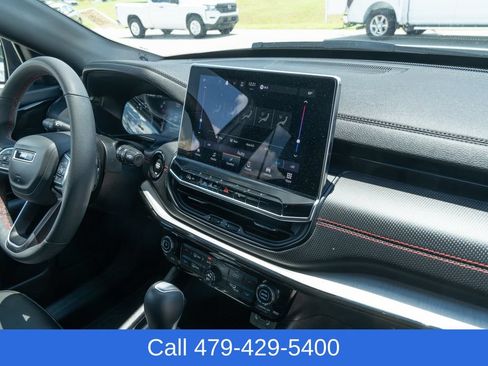 Used 2025 Jeep Compass Trailhawk AWD/4WD image 42